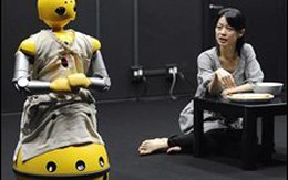 Diễn viên robot "hâm nóng" sân khấu kịch Nhật Bản